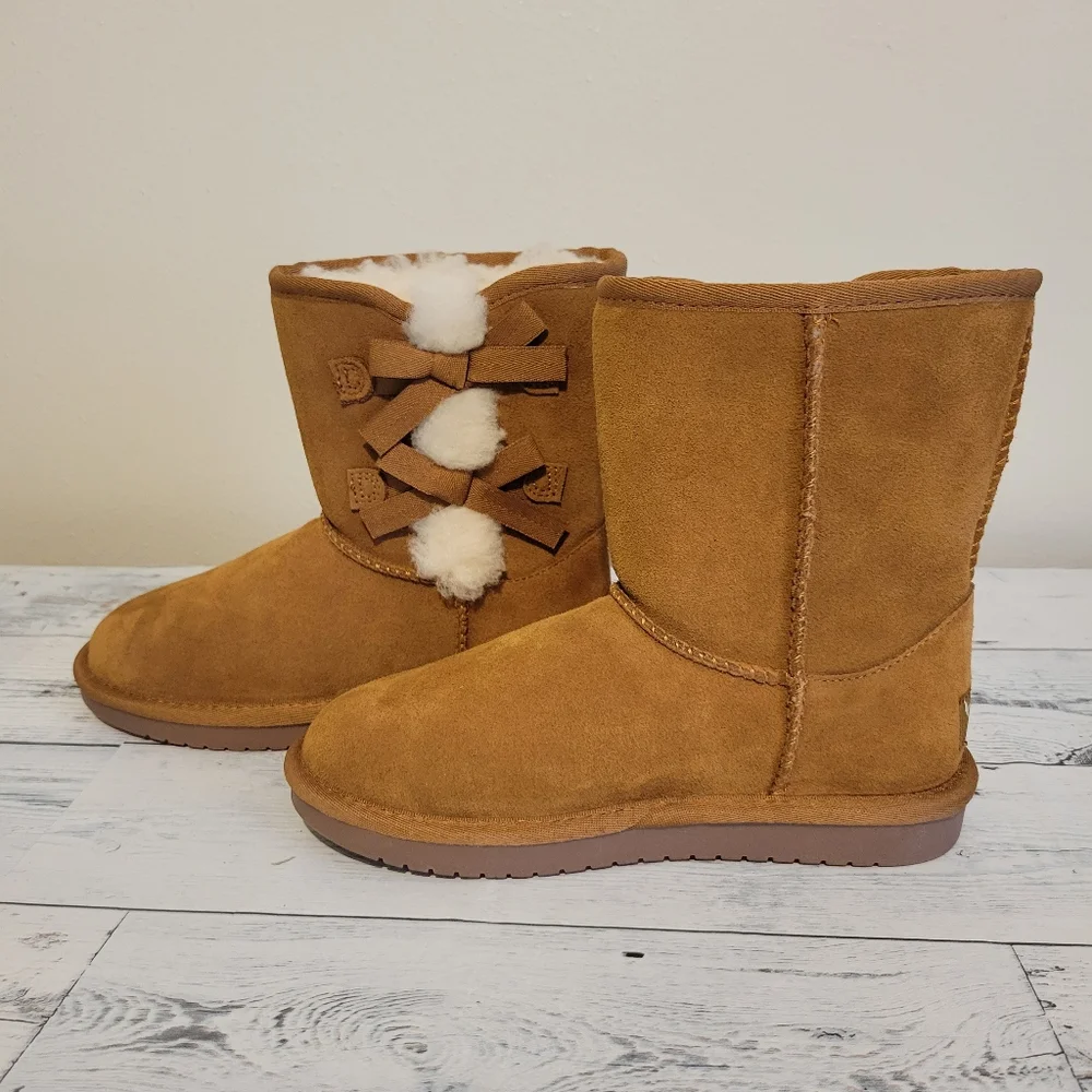 NWT KOOLABURRA BY UGG BOOTS K VICTORIA SHORT TAN COLOR BOW ACCENTS WARM - Picture 2 of 11